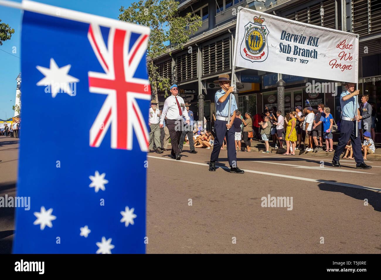 ANZAC Day Parade in Knuckey street in Darwin, der Hauptstadt des Northern Territory von Australien - 2019.04.25 Stockfoto