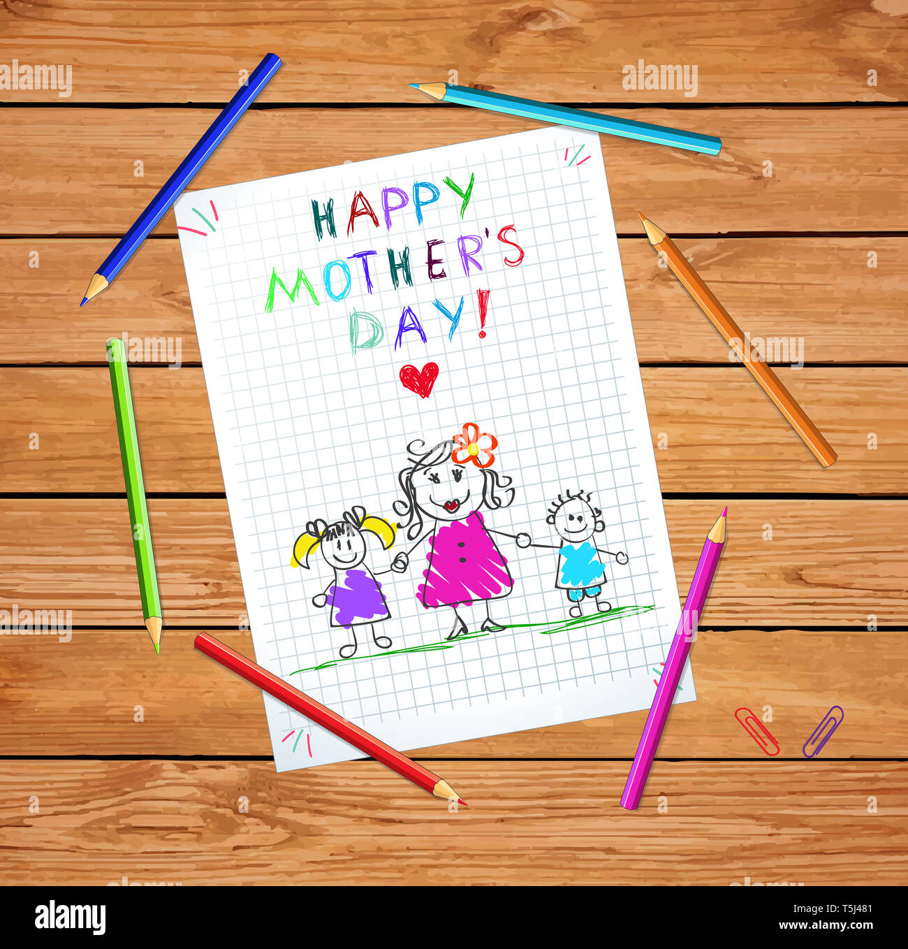 Happy Muttertag Grußkarte. Baby Zeichnung mit Hand gezeichnet Mamma in rosa Kleid halten Hand von Sohn und Tochter auf kariertem Papier auf Holz- Tabelle. Baby Stockfoto