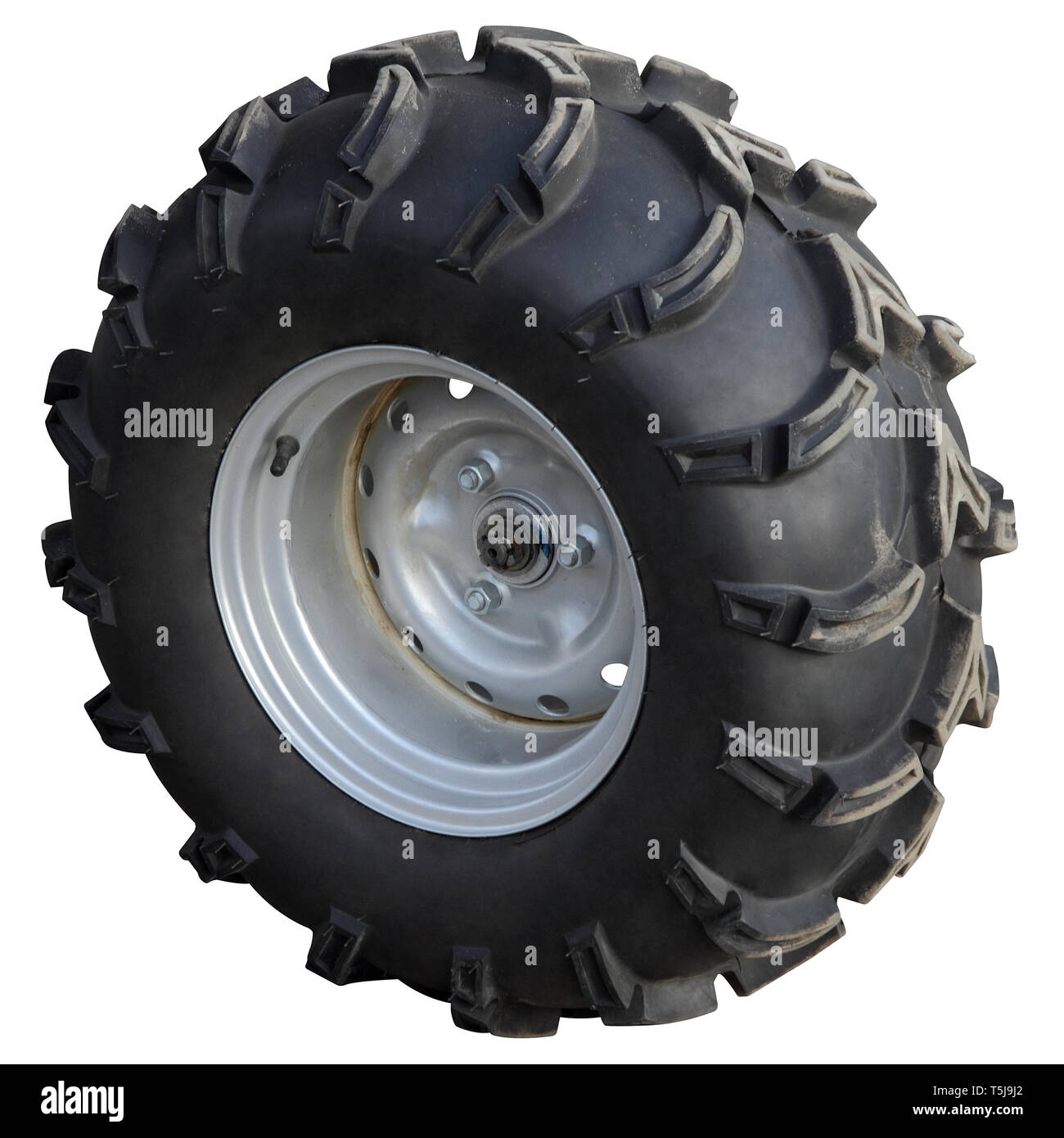 Schwarzes Rad eines modernen ATV ist auf einem weißen Hintergrund. Stockfoto