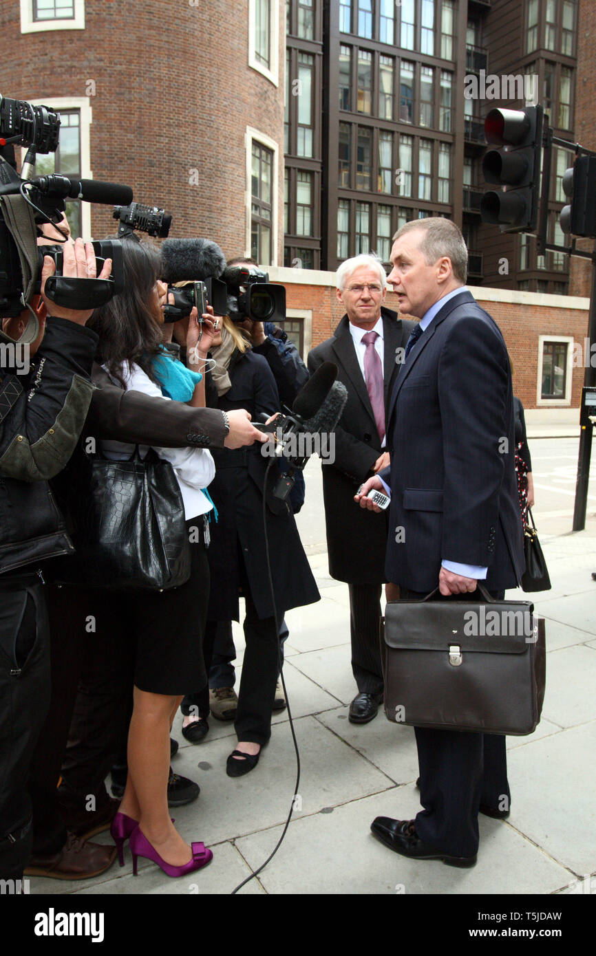 Willie Walsh, Vorstandsvorsitzender der BA, Verlassen der Abteilung für Verkehr nach Gesprächen Streik der BA-Kabinenpersonal zu beenden. London. 17.5.10 Stockfoto