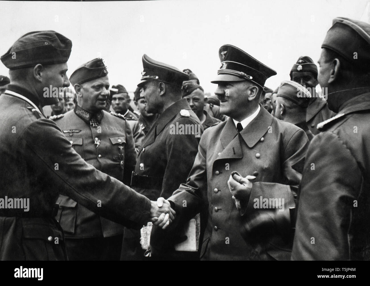 Eva Braun Sammlung (sedam) - NS-Führer Adolf Hitler mit Soldaten Ca. 1930s oder 1940s Stockfoto