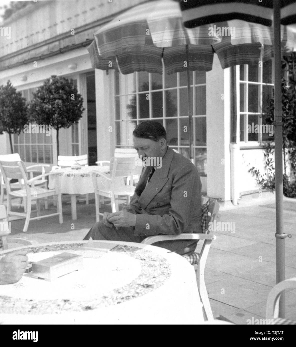 Eva Braun Sammlung (dvadvadaset) - Adolf Hitler im Sommer 1936 Stockfoto