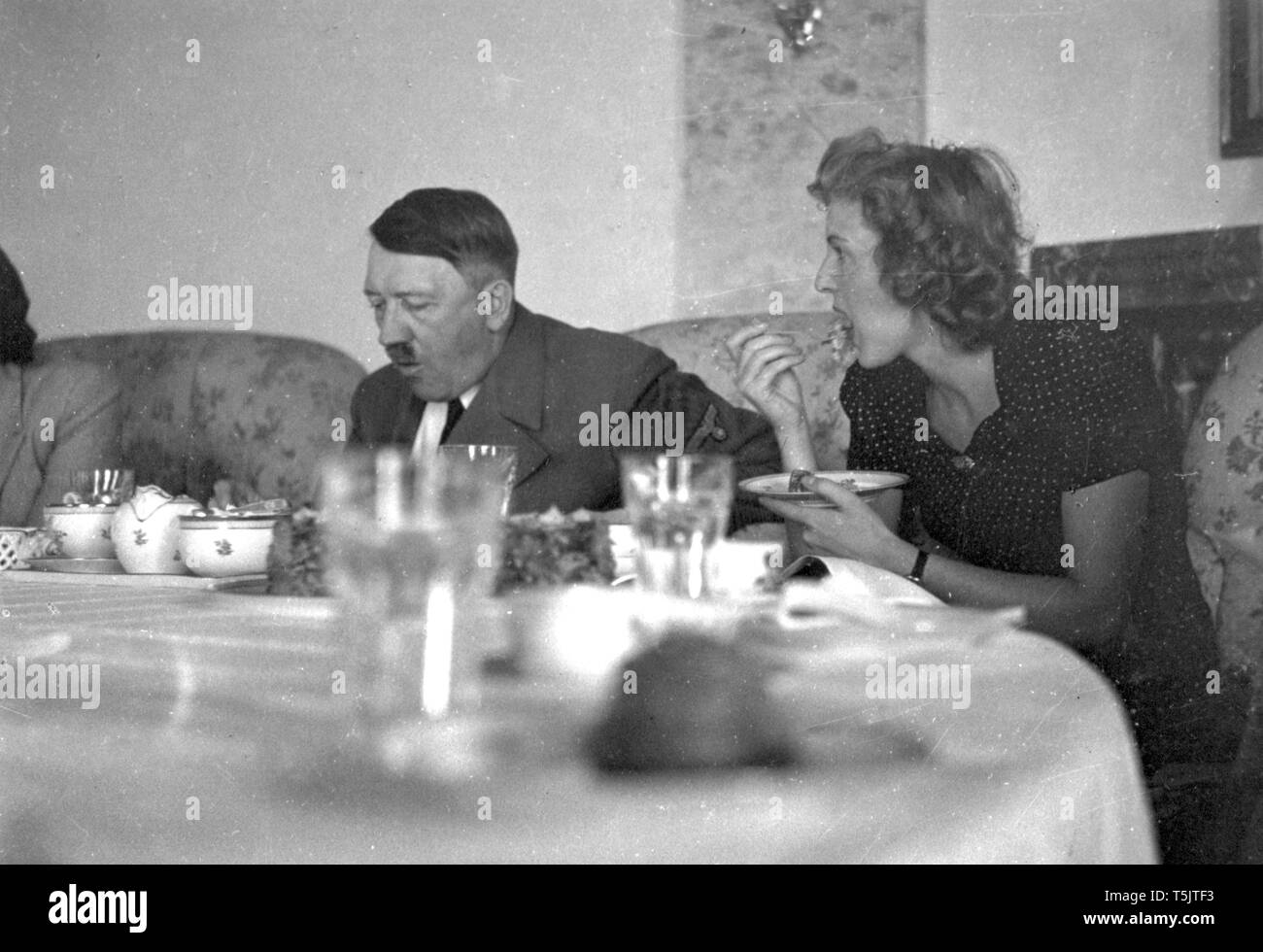 Eva Braun Sammlung (dvadvadaset) - Candid Foto von Adolf Hitler Ca. 1930s oder 1940s Stockfoto