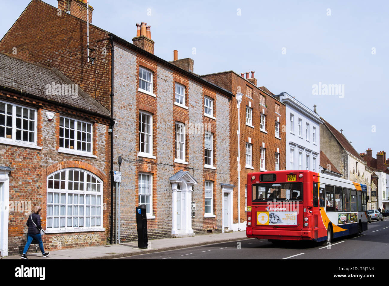 Ein Stagecoach Bus fährt entlang der West Street, Chichester, West Sussex, England, Großbritannien, Großbritannien Stockfoto