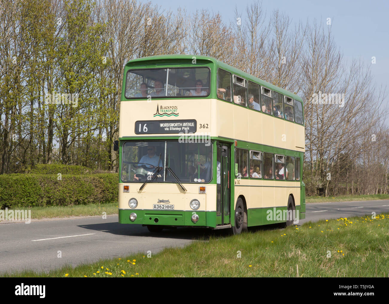 Ex Blackpool Corporation 1983 Leyland Atlantean Double Decker mit East Lancs Körper auf eine erhaltene Pkw Bus Service in der Nähe von Kirkby Stephen, UK., Stockfoto