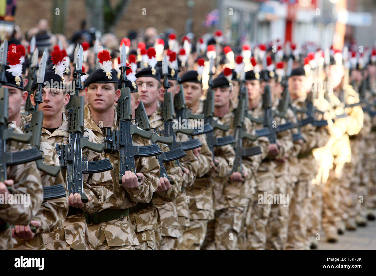 Soldaten des zweiten Bataillons, das königliche Regiment von Füsilieren. Freiheit der Gemeinde nach einer Tour der Aufgabe in Afghanistan. Hounslow, London. 26.11.10 Stockfoto