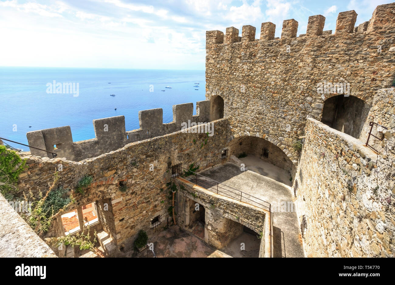 Frankreich, Alpes Maritimes, Roquebrune Cap Martin, mittelalterliche Burg, die halten // Frankreich, Alpes-Maritimes (06), Roquebrune-Cap-Martin, Château médiéval, le Stockfoto
