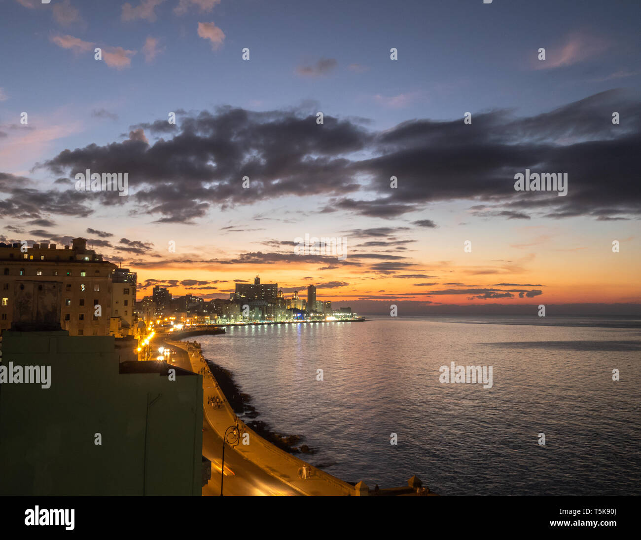 Sonnenuntergang über dem Malecon, Havanna, Kuba Stockfoto