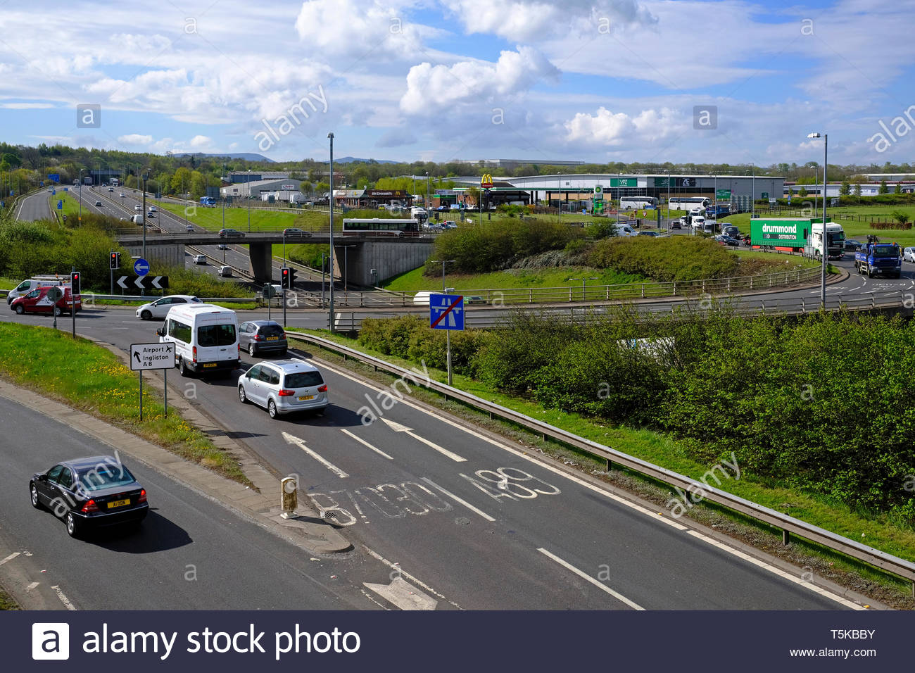 Autobahn M9 Ausfahrt 1 und Slip-Straße an der Kreuzung Newbridge und dem Kreisverkehr, ausserhalb von Edinburgh, Schottland Stockfoto