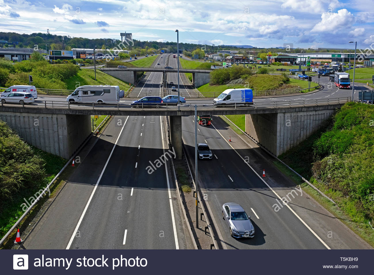 Autobahn M9 Ausfahrt 1 Kreuzung und Unterführung bei der newbridge Kreisverkehr, ausserhalb von Edinburgh, Schottland Stockfoto
