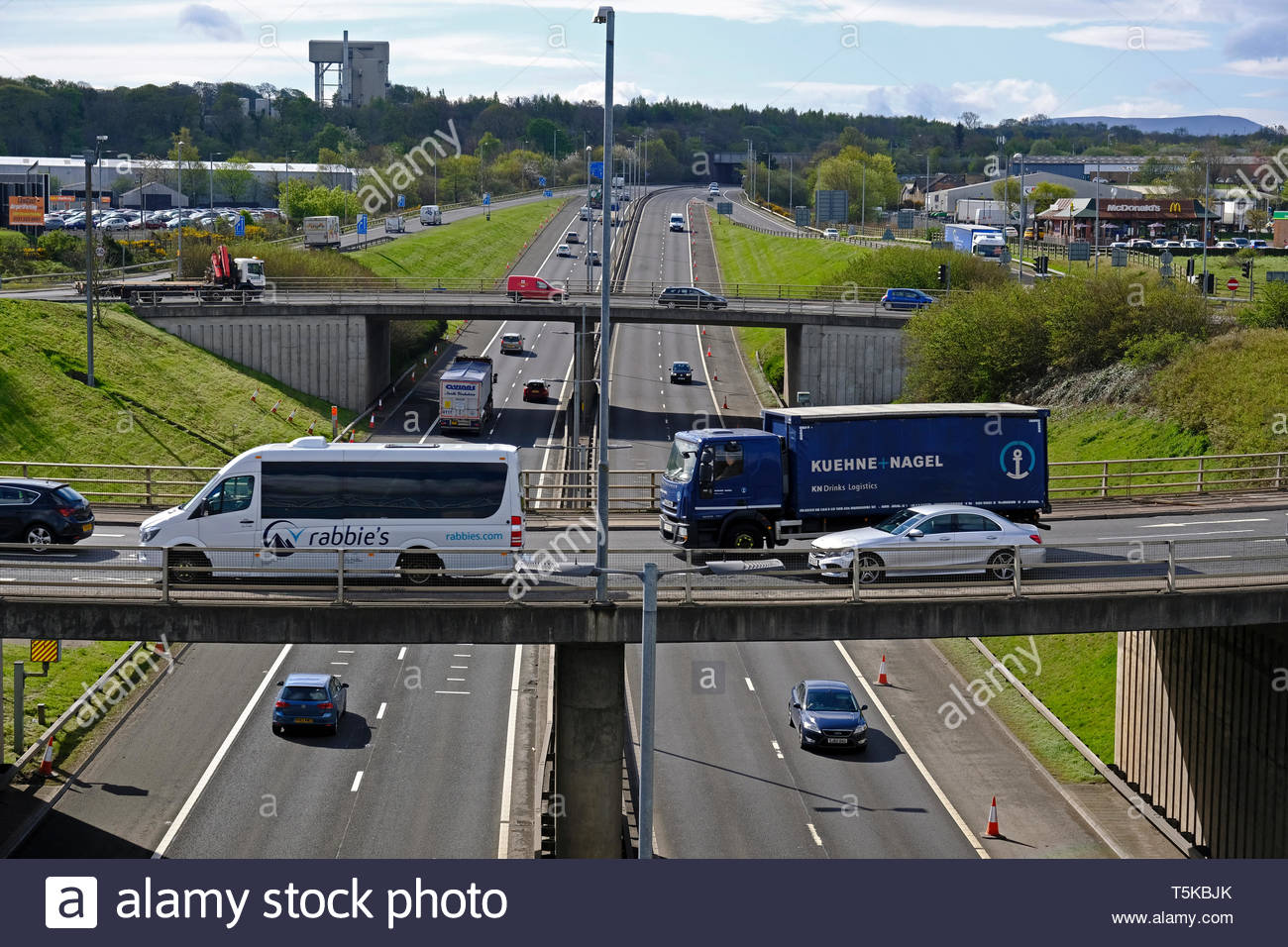 Autobahn M9 Ausfahrt 1 Kreuzung und Unterführung bei der newbridge Kreisverkehr, ausserhalb von Edinburgh, Schottland Stockfoto