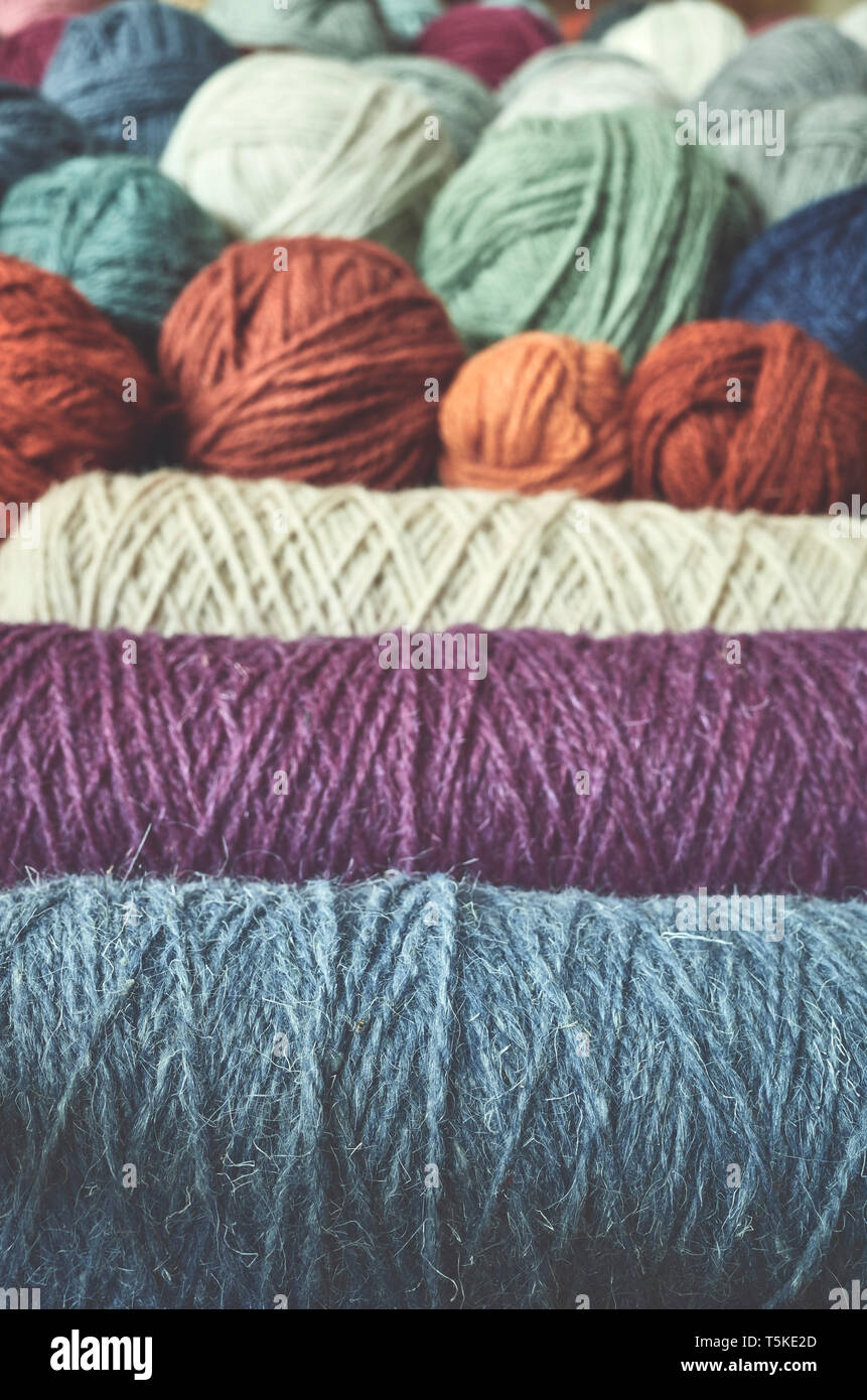 Hintergrund der Wolle Garne, geringe Tiefenschärfe, Farbe Tonen angewendet. Stockfoto