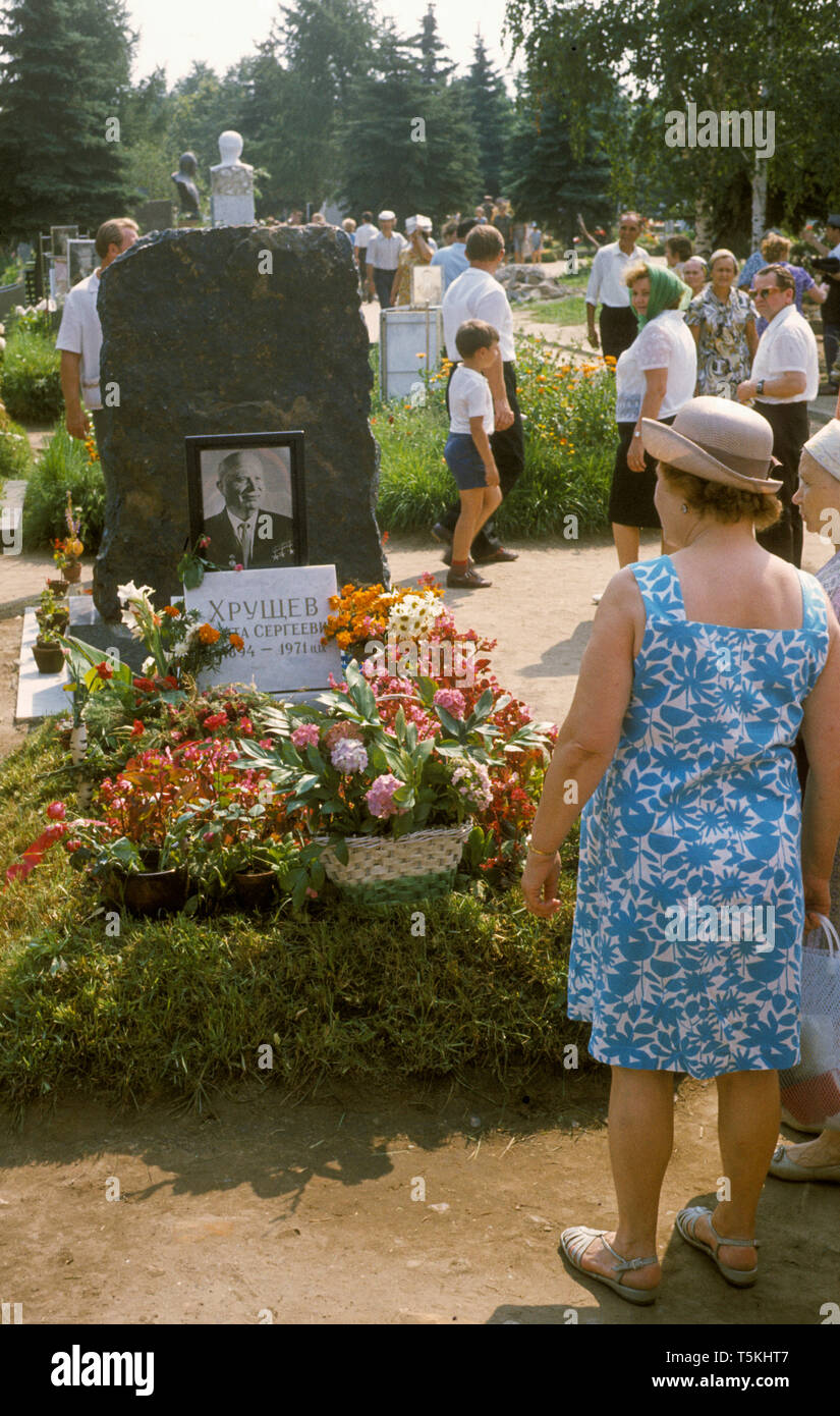 NIKITA CHRUSCHTSCHOW sowjetischen Regierungschef Gräber auf dem berühmten Friedhof Nowodewitschi-friedhof in Moskau Stockfoto