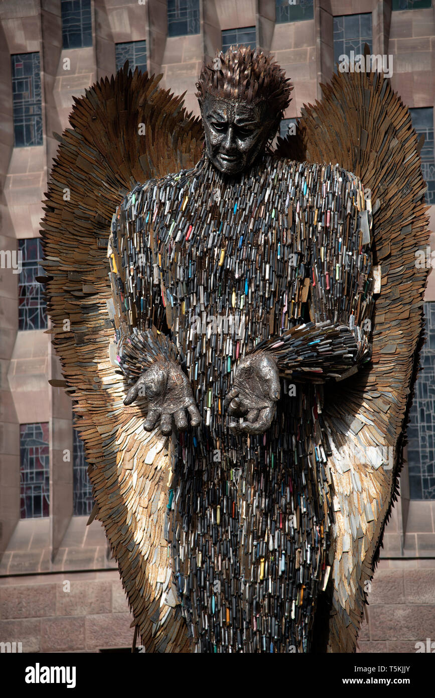 Das Messer Engel Skulptur außerhalb von Coventry Cathedral Stockfoto
