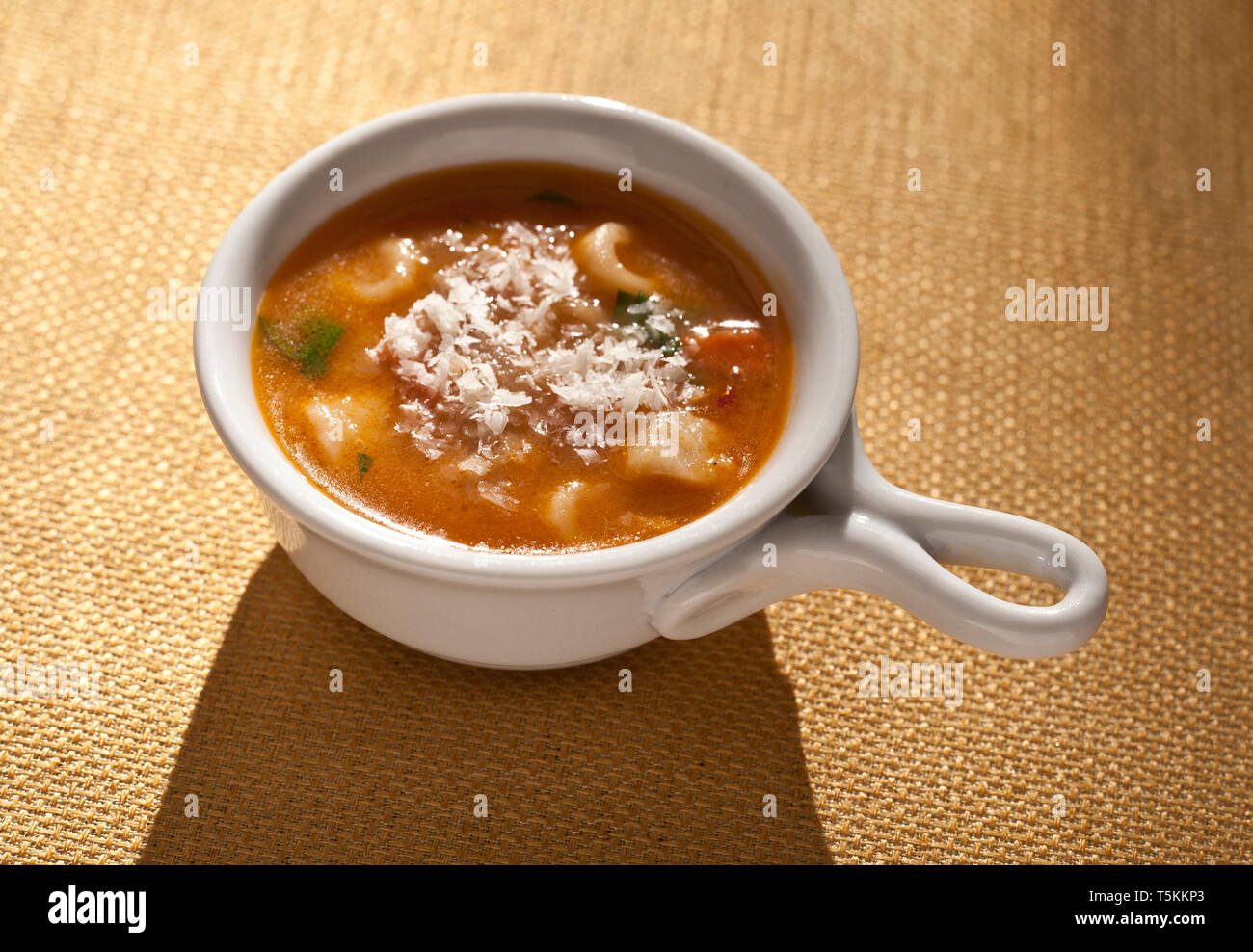 Bohnen und speck suppe pasta e fagioli -Fotos und -Bildmaterial in ...