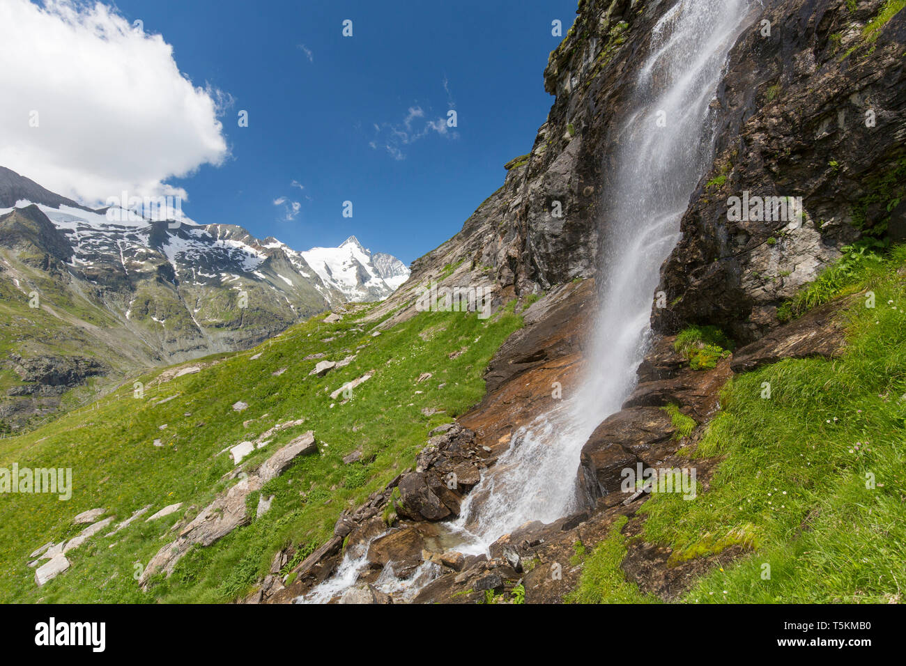 Michl-Bach Wasserfall im Sommer im Nationalpark Hohe Tauern, Kärnten, Österreich Stockfoto
