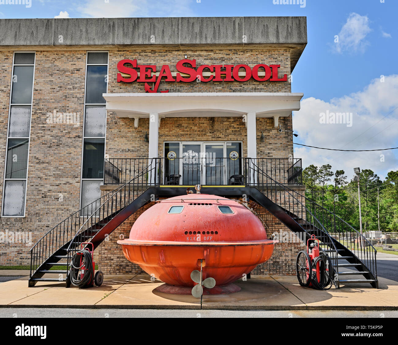 Vordere äußere Eingang zum Meer Schule für die Ausbildung und Bildung in Bayou La Batre Alabama, USA. Stockfoto