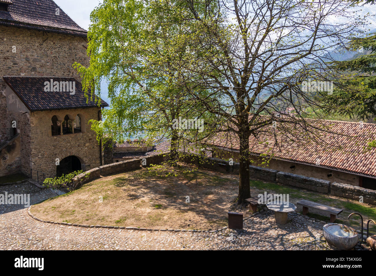 Intramural Schloss Tirol zentralen Ort. Dorf Tirol bei Meran, Provinz Bozen, Südtirol, Italien. Stockfoto