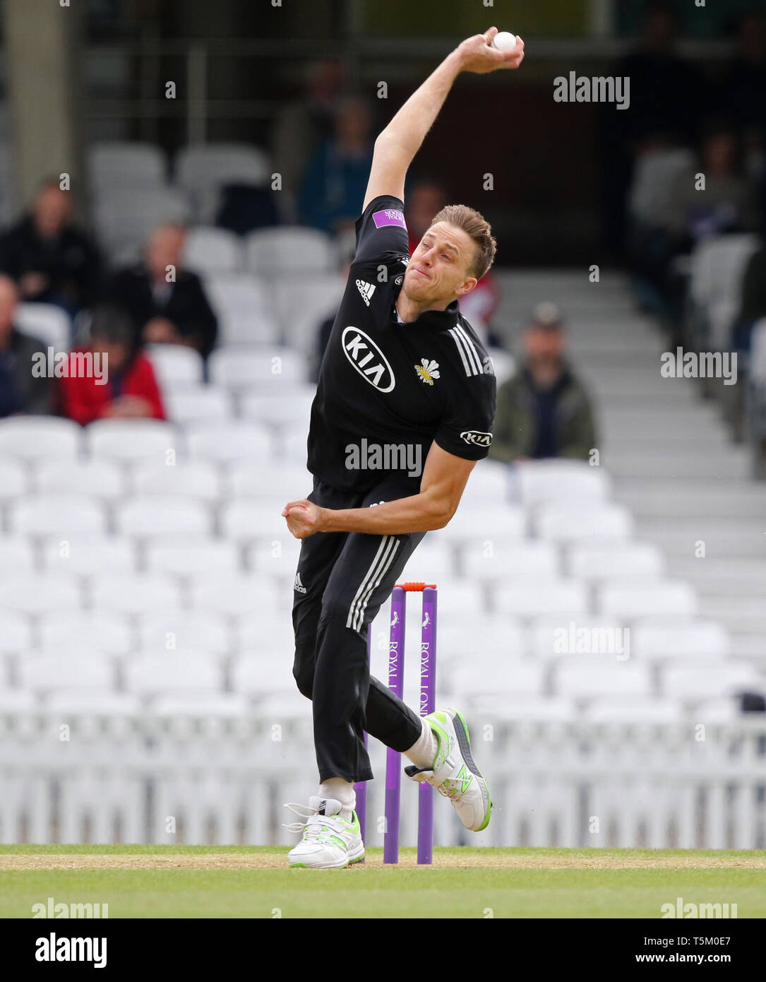 LONDON, ENGLAND. 25. APRIL 2019: Morne Morkel von Surrey bowling während der Surrey v Middlesex, Royal London einen Tag Pokalspiel am Kia Oval. Credit: Mitchell Gunn/ESPA-Bilder Stockfoto