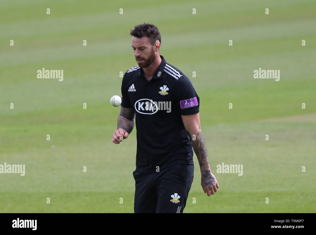 LONDON, ENGLAND. 25. APRIL 2019: Jordanien Clark von Surrey in Surrey v Middlesex, Royal London einen Tag Pokalspiel am Kia Oval. Credit: Mitchell Gunn/ESPA-Bilder Stockfoto