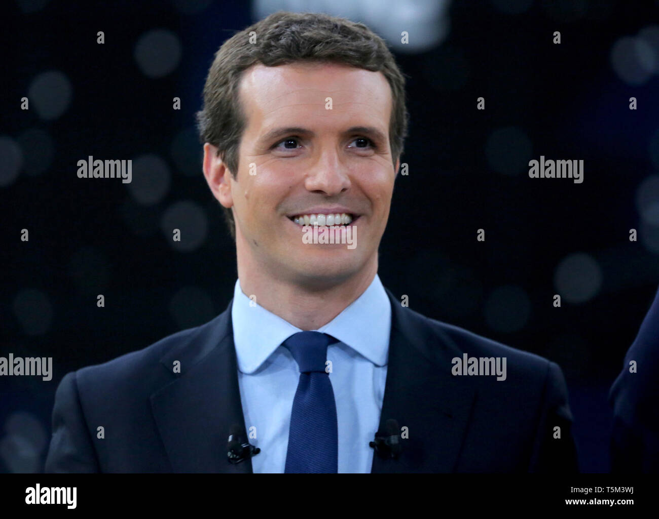 Madrid, Spanien. 22 Apr, 2019. Pablo Casado der konservativen PP Partei Lächeln vor der ersten TV-Debatte vor den Parlamentswahlen am 28. April. Credit: Cezaro De Luca/dpa/Alamy leben Nachrichten Stockfoto