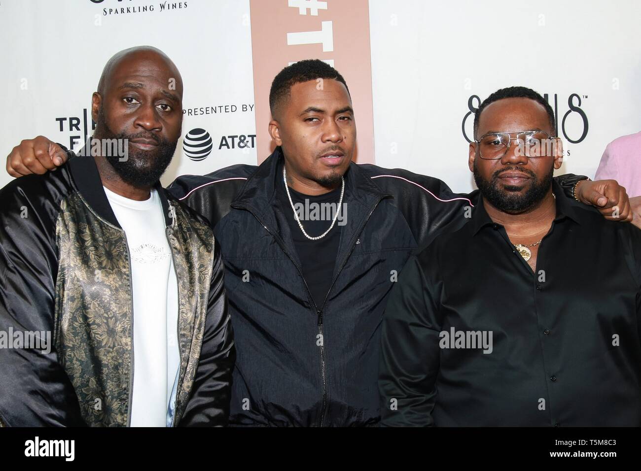 New York, NY, USA. 25 Apr, 2019. De La Soul, Nas und Raekwon in der Ankunftshalle für WU-TANG CLAN: MICS UND MÄNNER Premiere auf dem Tribeca Film Festival, Beacon Theatre, New York, NY 25. April 2019. Credit: Jason Mendez/Everett Collection/Alamy leben Nachrichten Stockfoto