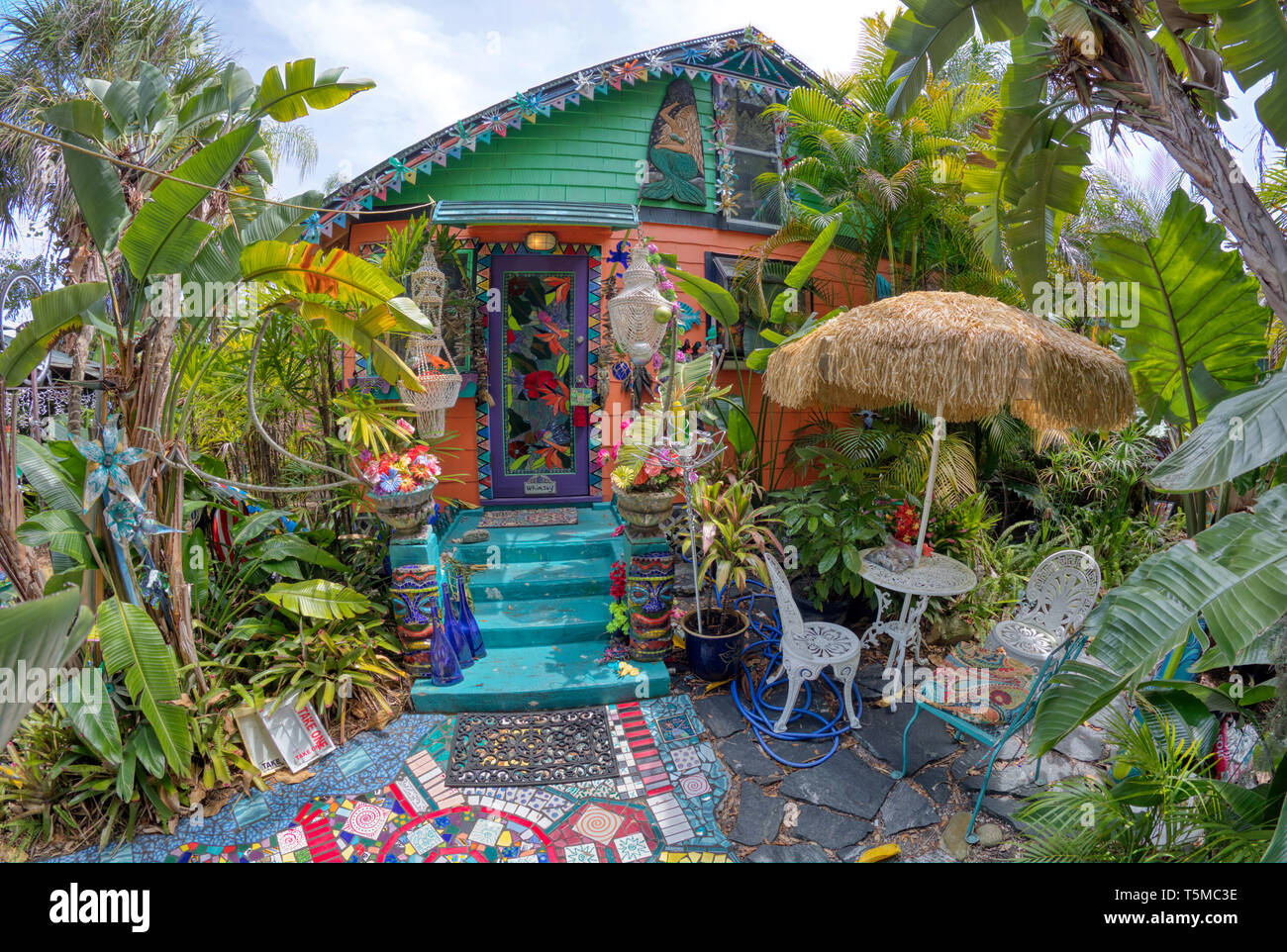 Bunte psychedelische Whimzeyland oder der Bowling Ball Haus in Safety Harbor Florida Stockfoto