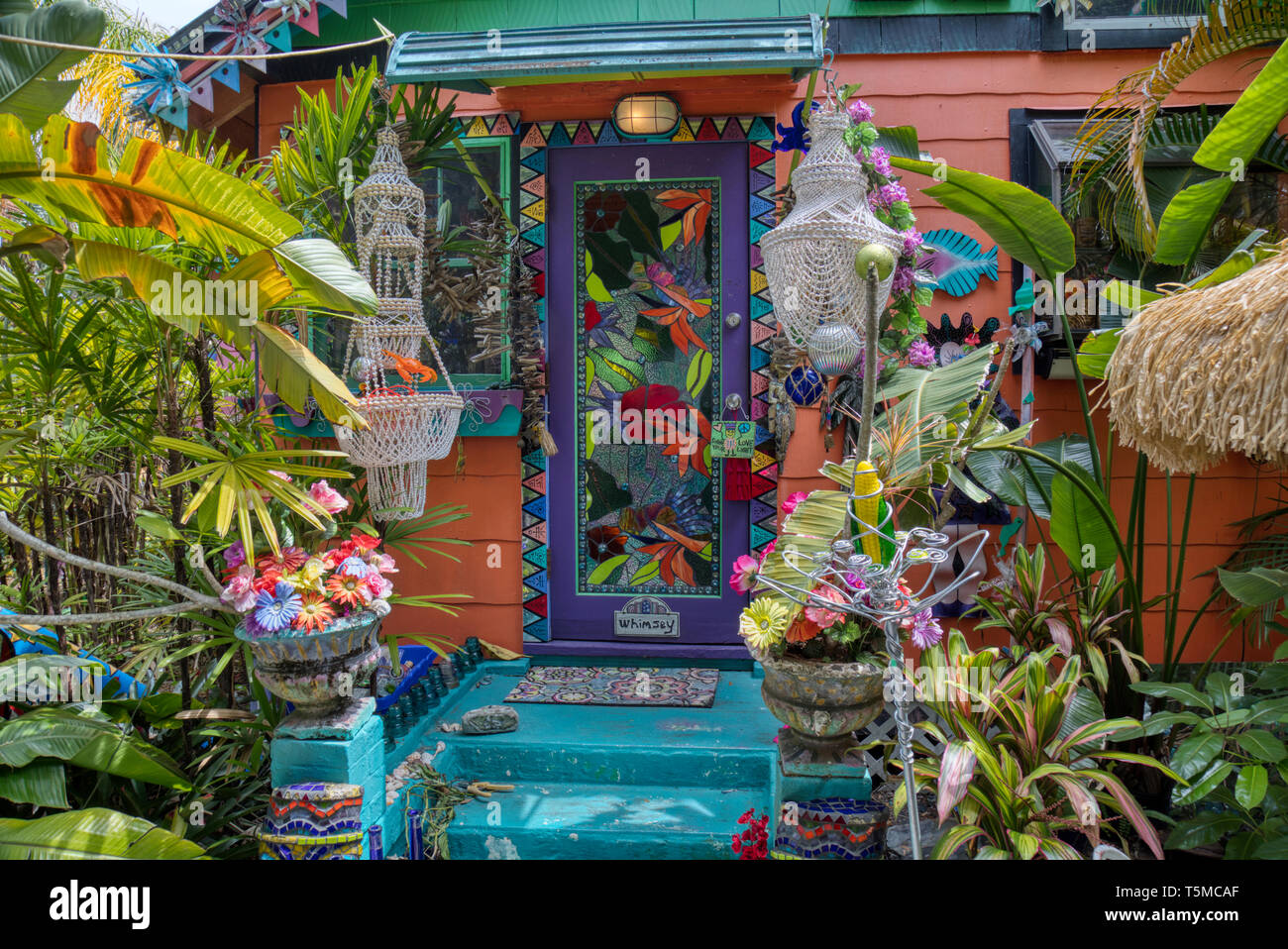 Bunte psychedelische Whimzeyland oder der Bowling Ball Haus in Safety Harbor Florida Stockfoto