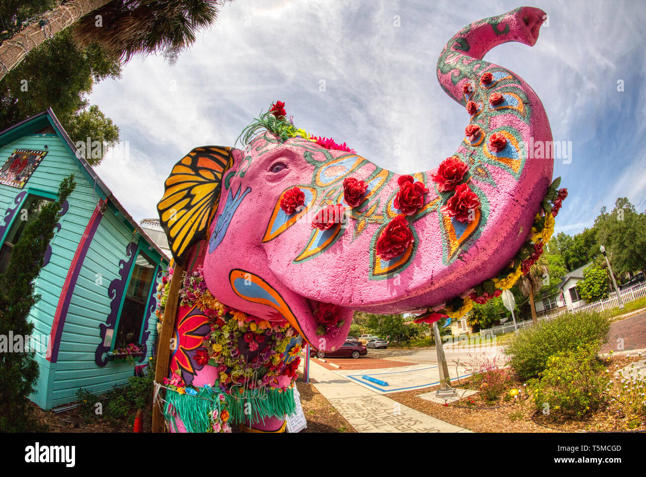 Bunte funky Safety Harbor Kunst und Musik Center oder SHAMC in Safety Harbor Florida Stockfoto