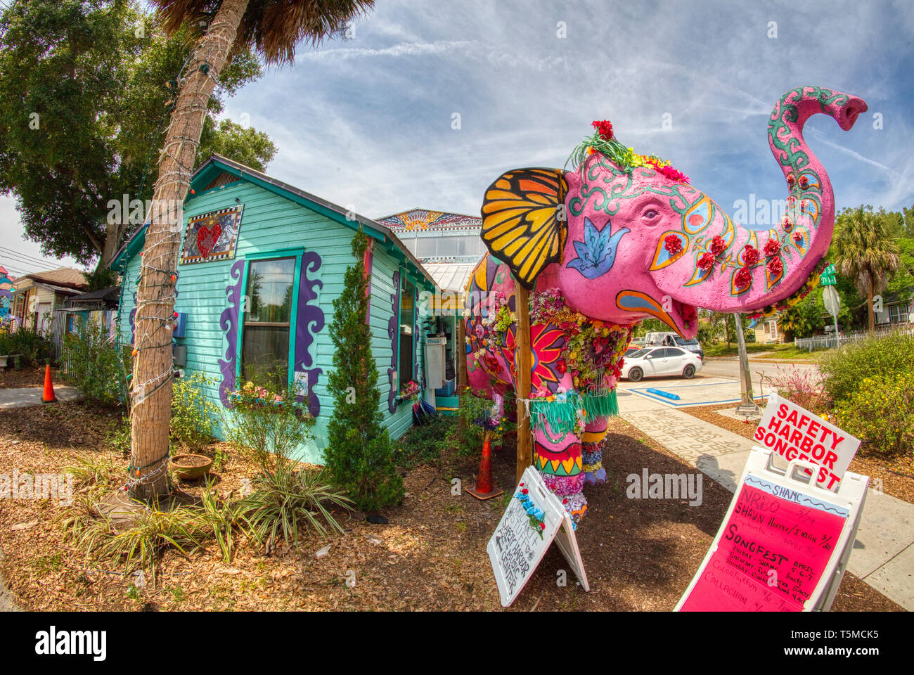Bunte funky Safety Harbor Kunst und Musik Center oder SHAMC in Safety Harbor Florida Stockfoto