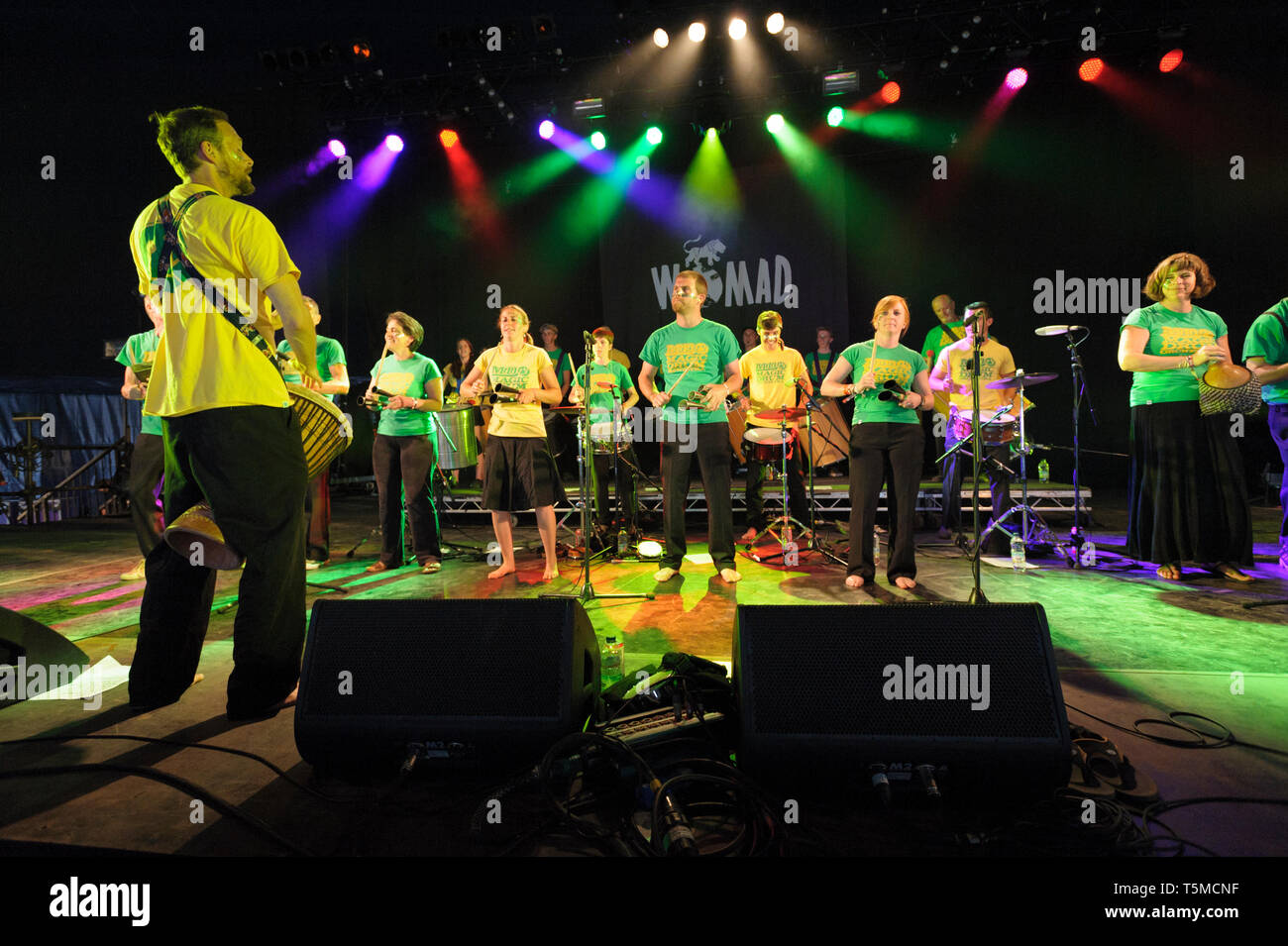 Die Magische Trommel Orchester im WOMAD-Festival, Charlton Park, UK, 25. Juli 2014 durchführen. Stockfoto