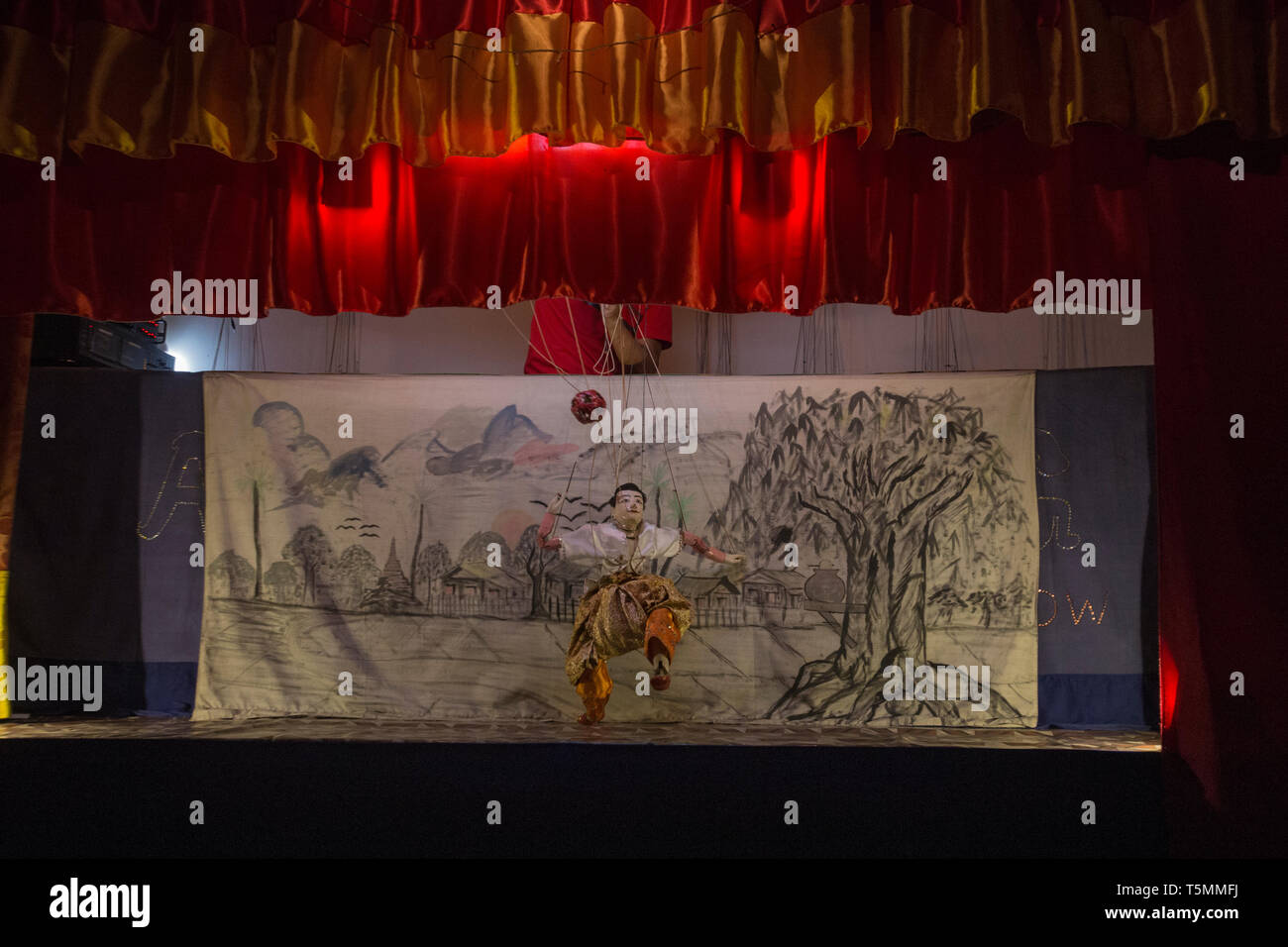 Marionette spielen Chin Lone in ein Puppenspiel in Nyaungshwe in der Nähe Inle See, Shan Staat, Myanmar. Stockfoto