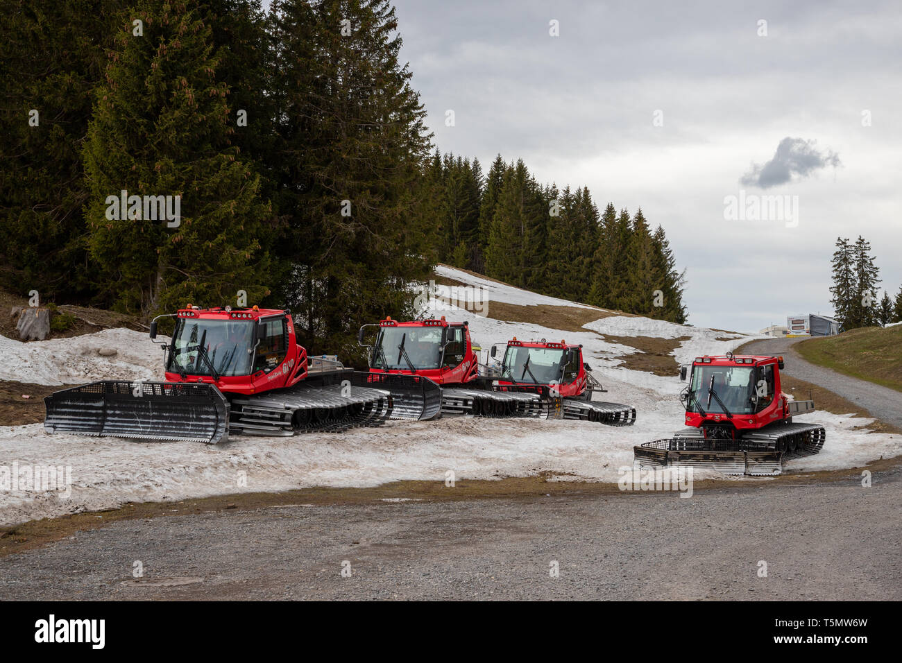 Schnee Pistengeräte nach dem Ende der Skisaison in Flumserberg, Schweiz. Stockfoto