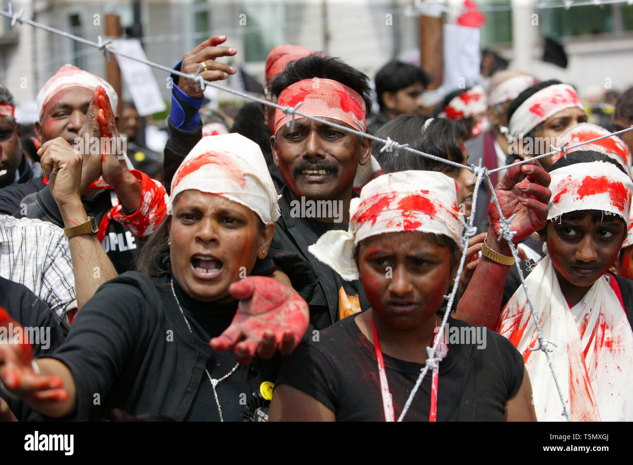 Nachspielen Bedingungen in Jaffna Konzentrationslager. Pro-Tamil Tiger Demonstranten London 20/06/2009 Stockfoto