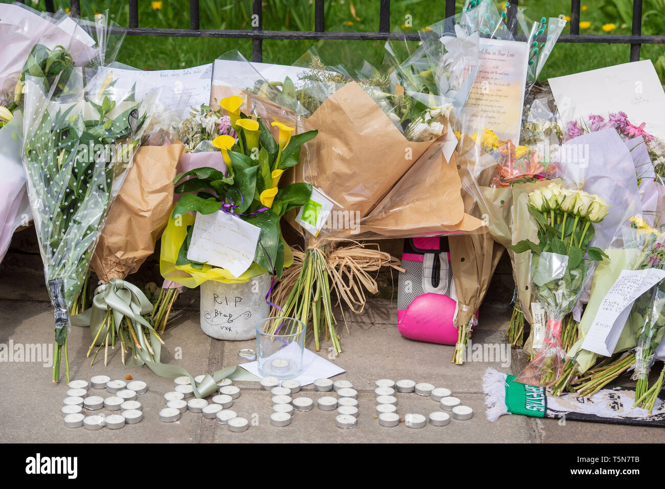Chester Street, Bardley Walsh Tributes, Szene, Polizei, Wohnung Stockfoto