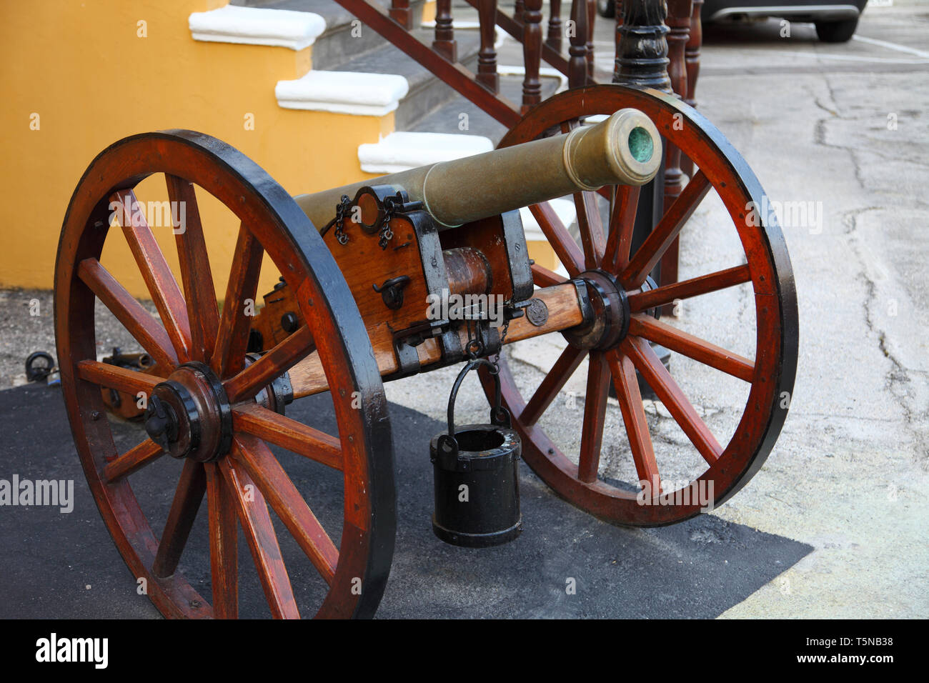 Kanone auf den Sitz des Gouverneurs von Curacao. Stockfoto