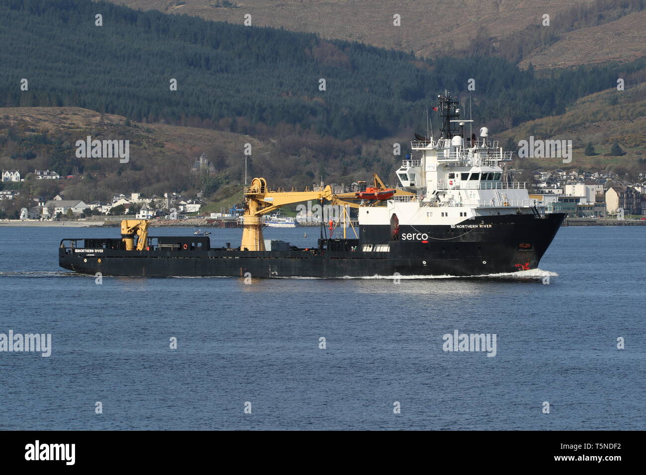 SD Northern River, einem versorgungsschiff von Serco Marine Services betrieben, aus regierungssystemen Gourock zu Beginn der Übung gemeinsame Krieger 19-1. Stockfoto