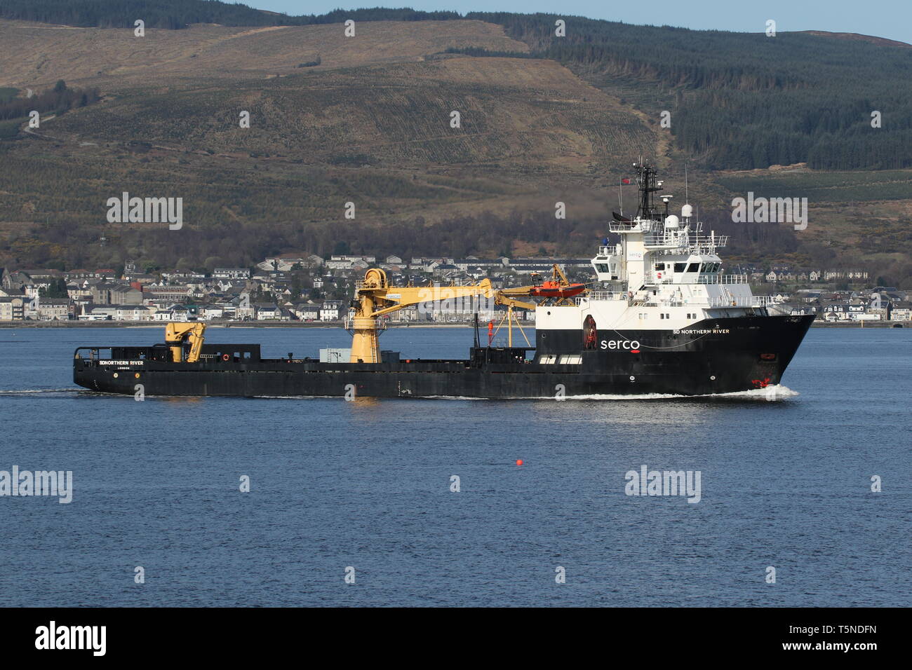 SD Northern River, einem versorgungsschiff von Serco Marine Services betrieben, aus regierungssystemen Gourock zu Beginn der Übung gemeinsame Krieger 19-1. Stockfoto