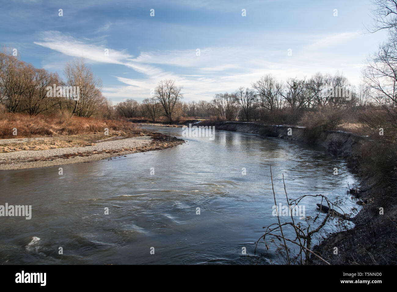 Odra river Mäander in der Nähe von bohumin und Chalupki auf tschechisch-polnischen Grenzen druring schöner Tag mit blauem Himmel Stockfoto