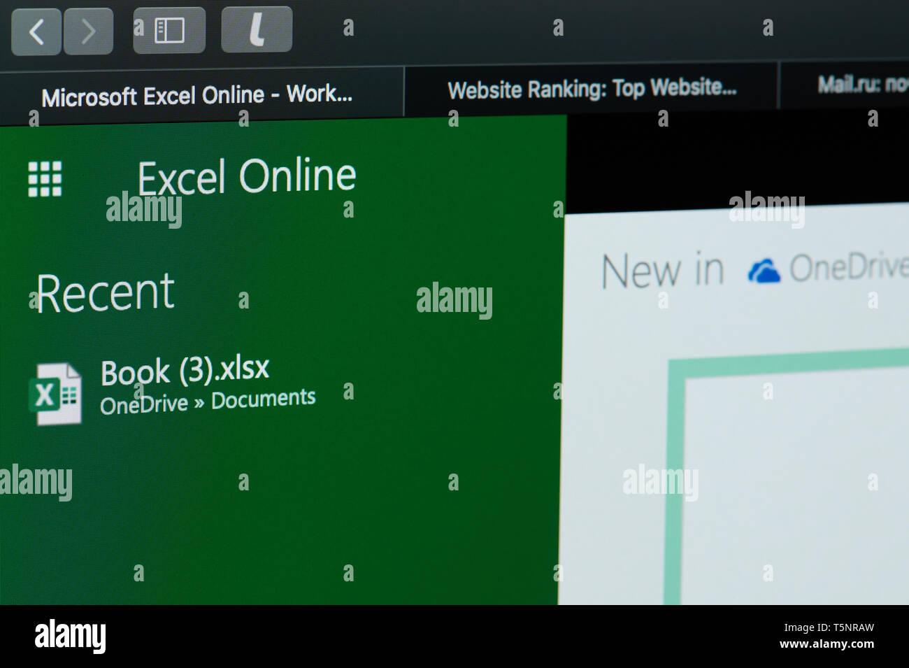 New York, USA - 22. April 2019: Erstellen eines Microsoft Excel Dokument auf dem Laptop Nahaufnahme der Anzeige Stockfoto