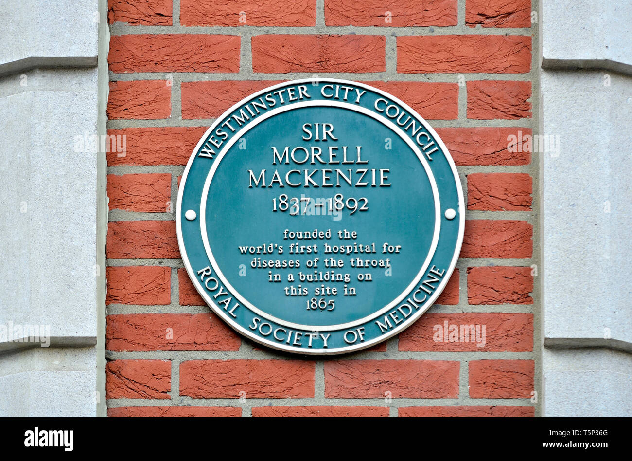 London, England, UK. Commemorative grüne Plakette: Sir Morell Mackenzie 1837-1892 erste Krankenhaus der Welt für die Krankheiten, die von der Kehle in einem Bui gegründet Stockfoto