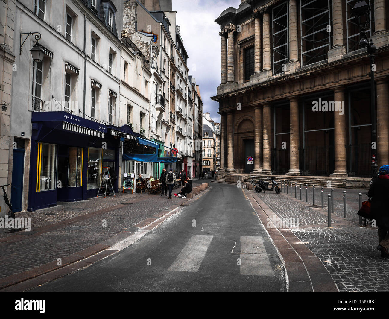 Eine verlorene Straße in Paris. Stockfoto