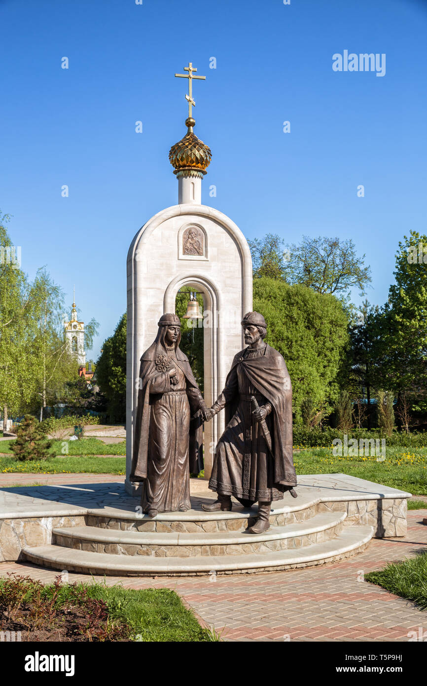 D., Russland - 10. MAI 2018: Denkmal der russischen Heiligen Petrus und Fevronia in d. war in Bildhauer 2015 Y. Khmelevskoy installiert. Die heiligen Petrus ein Stockfoto