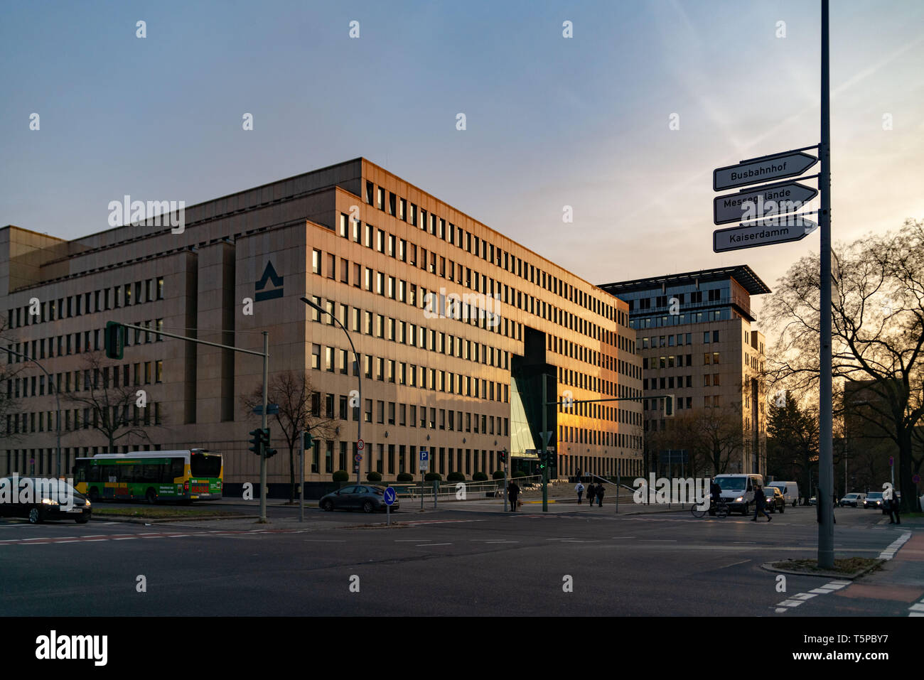 Berlin, Deutschland. Februar 19, 2019. Morgen in Berlin. Blick auf die Stadt und die Architektur Berlins. Sonnenuntergang. Stockfoto