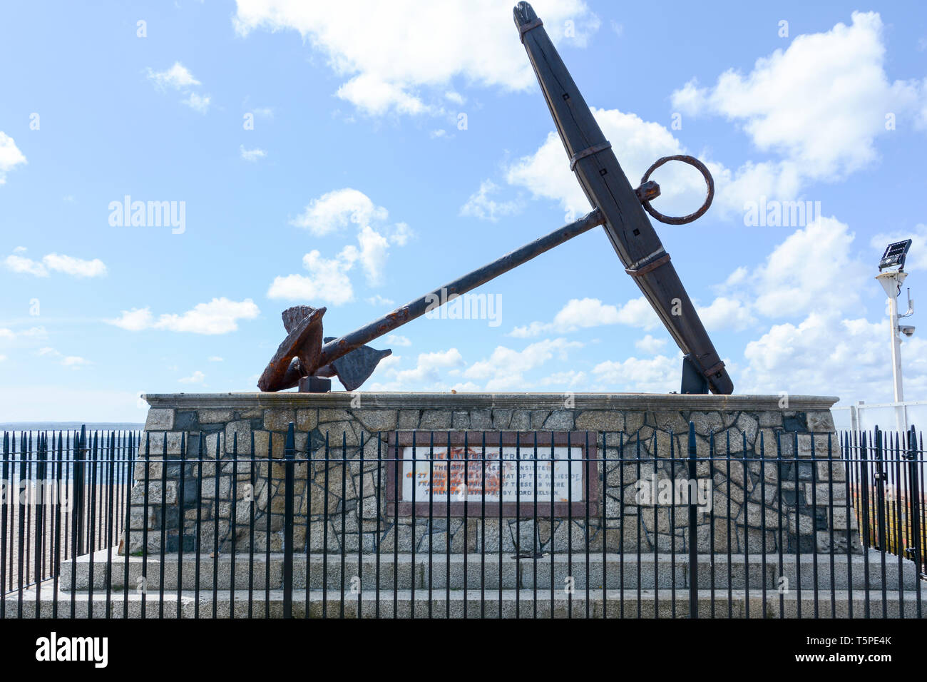 England erwartet, dass jedermann seine Pflicht - der HMS Victory Anker Denkmal für die Schlacht von Trafalgar, Portsmouth, Hampshire, England, UK Zu Tun Stockfoto