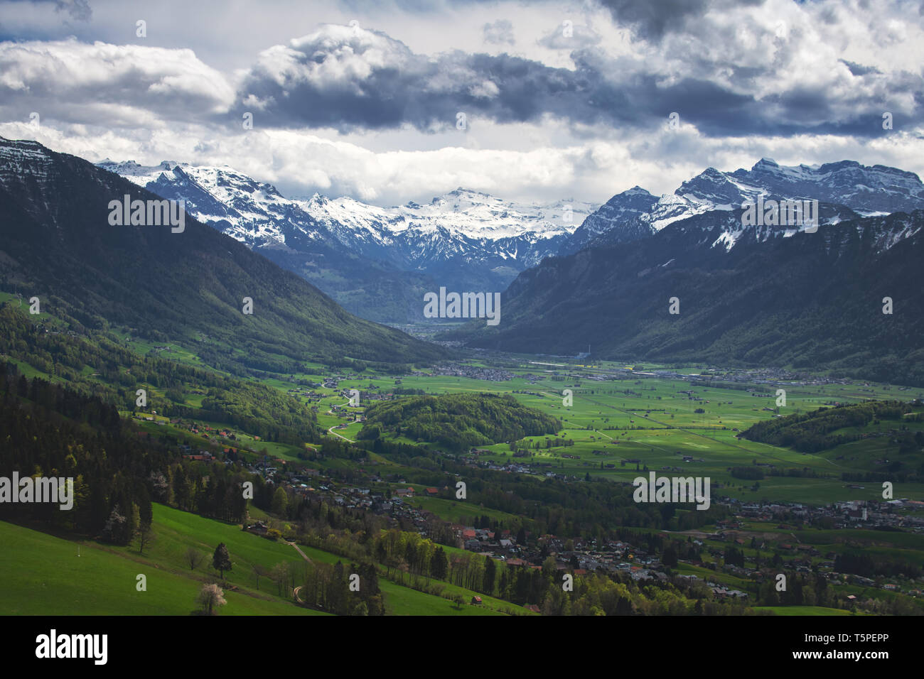 Luftaufnahmen in der Nähe des Obersees in der Schweiz. Stockfoto