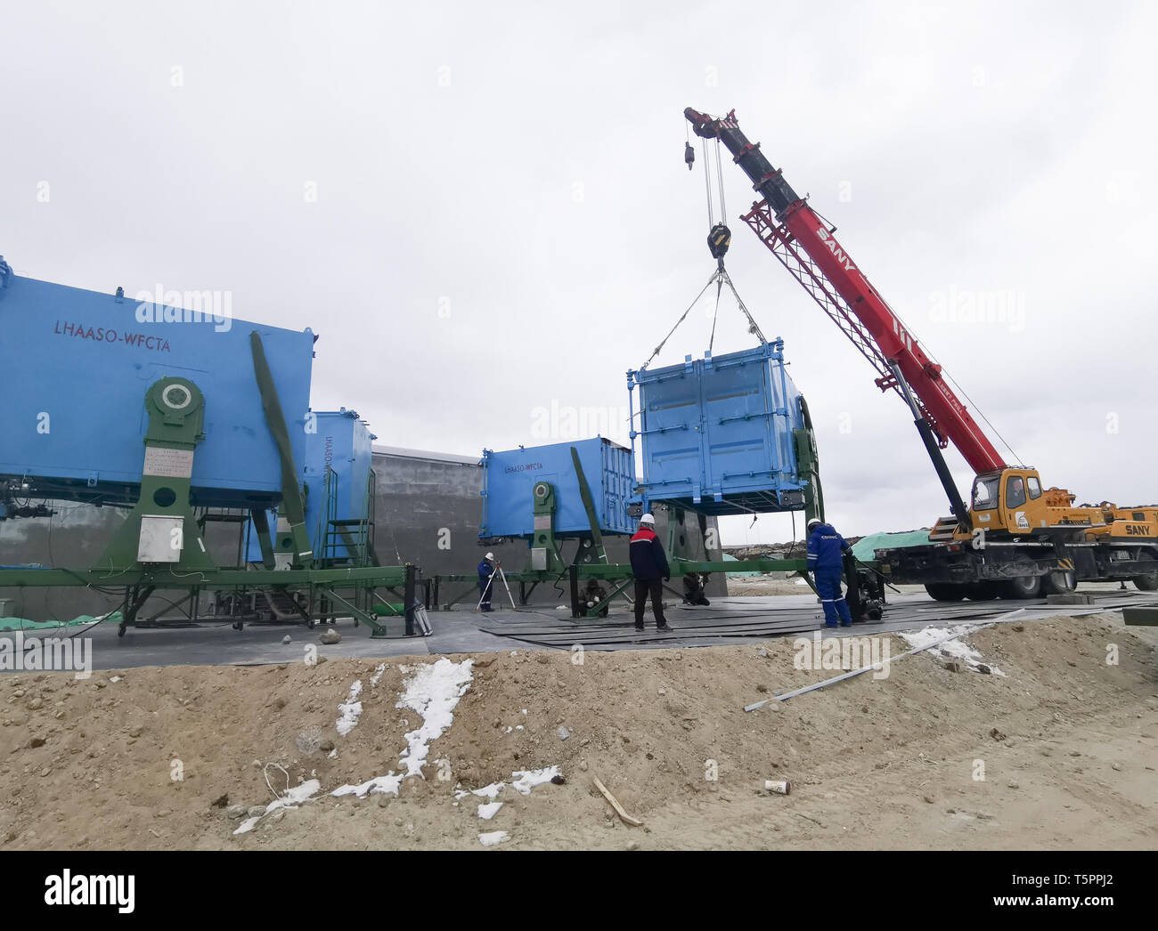 Scientific observation Fotos und Bildmaterial in hoher Auflösung Alamy