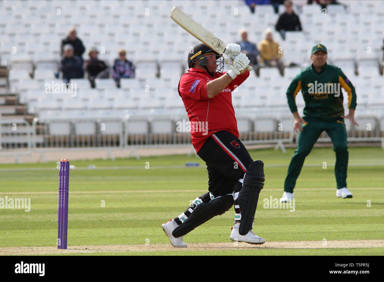 Nottingham, UK. 26 Apr, 2019. Mark Cosgrove batting während der Royal London eintägiger Pokalspiel zwischen dem Notts ächtet und Leicestershire Füchse an der Trent Brücke, Nottingham, England am 26. April 2019. Foto von John Mallett. Nur die redaktionelle Nutzung, eine Lizenz für die gewerbliche Nutzung erforderlich. Keine Verwendung in Wetten, Spiele oder einer einzelnen Verein/Liga/player Publikationen. Credit: UK Sport Pics Ltd/Alamy leben Nachrichten Stockfoto