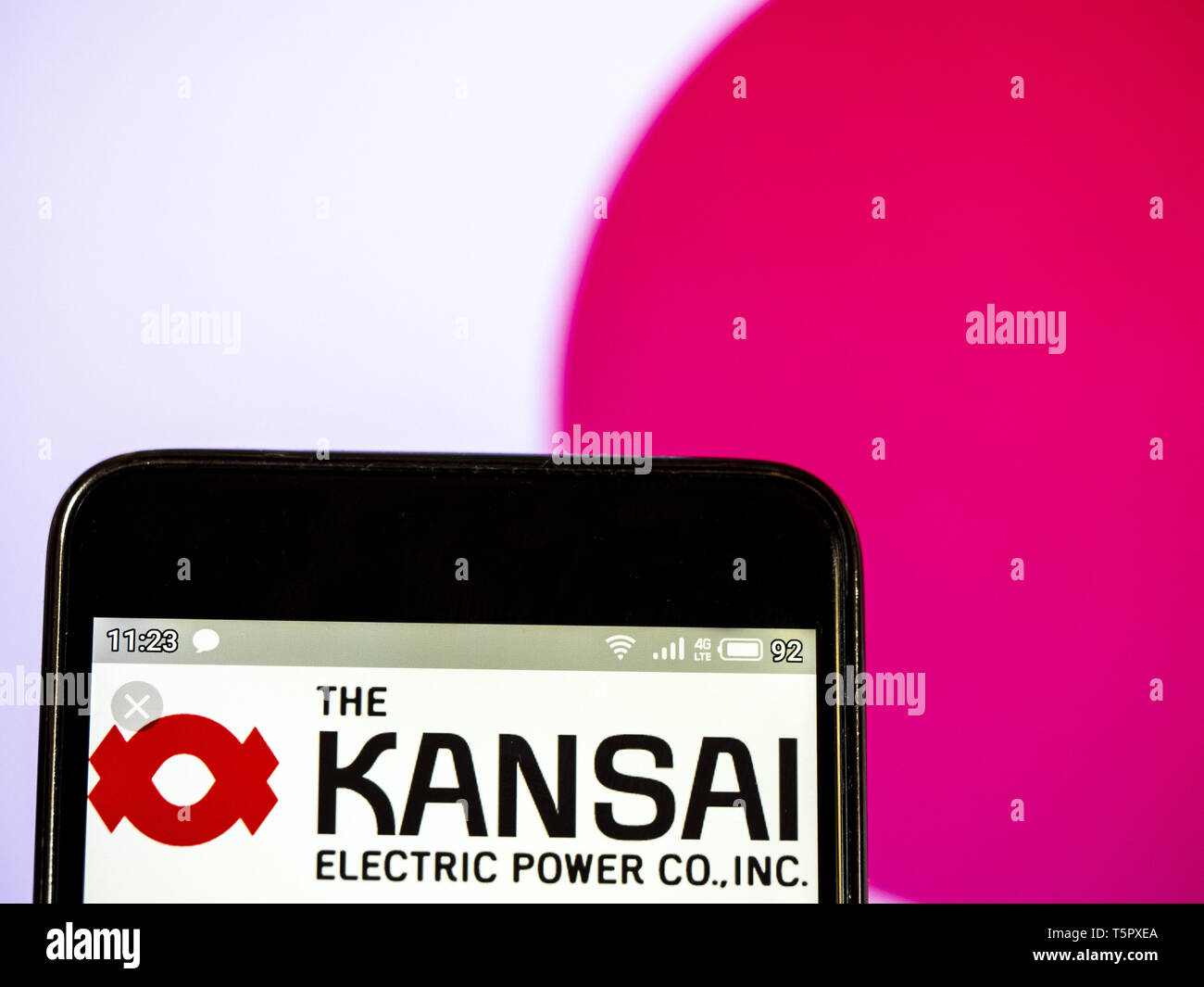 In der Ukraine. 26 Apr, 2019. In diesem Foto Illustration einer Kansai Electric Power Co Inc Logo auf einem Smartphone gesehen angezeigt. Quelle: Igor Golovniov/SOPA Images/ZUMA Draht/Alamy leben Nachrichten Stockfoto