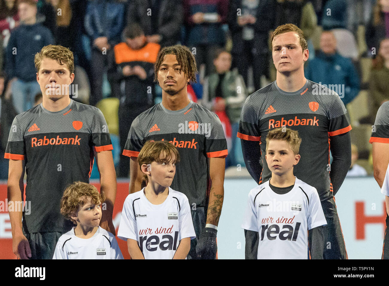 Mönchengladbach, 26-04-2019, Hockey Pro League 2019 Männer. Veranstaltungsort: hockeypark. Derck de Vilder, Marlon Landbrug und Floris Wortelboer während das Spiel Deutschland gegen Niederlande. Stockfoto